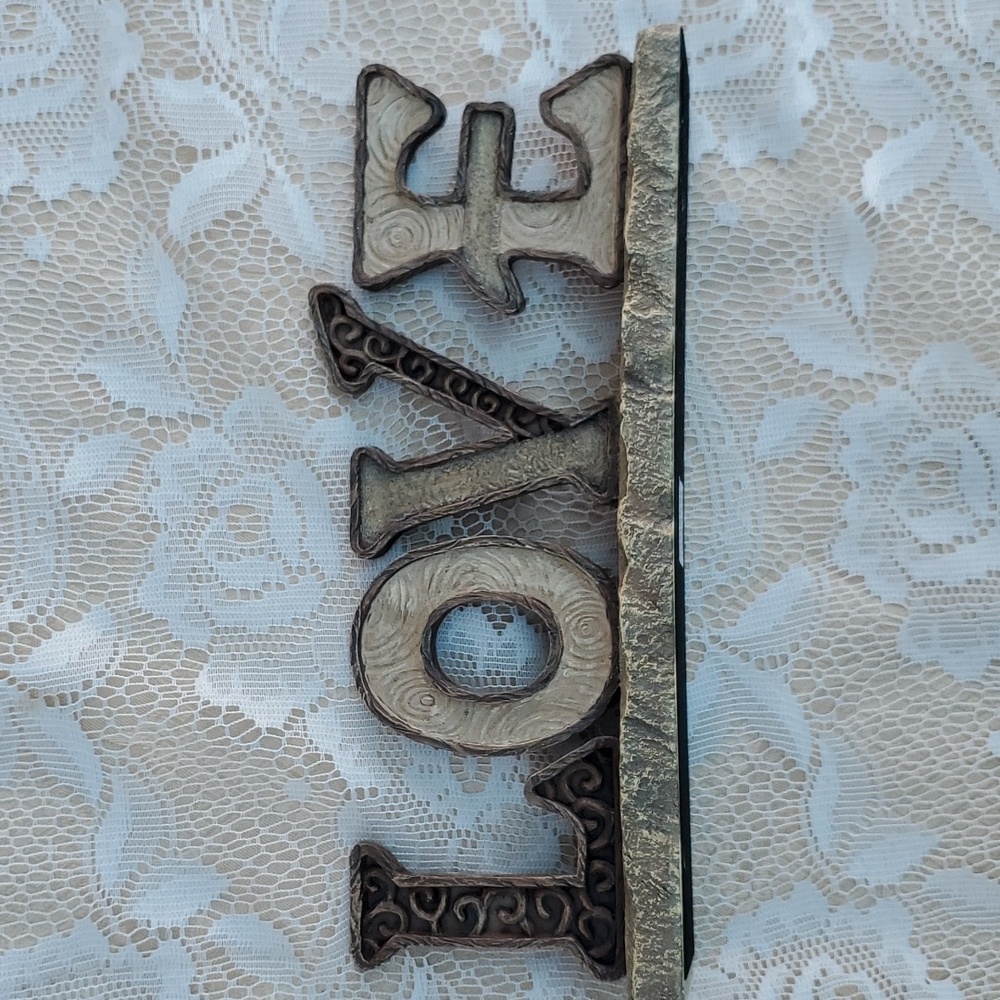LOVE Plaque looks/feels like stone Dicksons brand